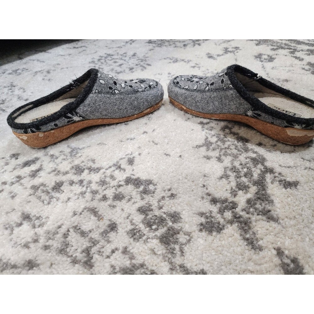 Taos Woolly Grey Floral Embroidered Wool Clog Slippers Womens Size 40 - Picture 3 of 10